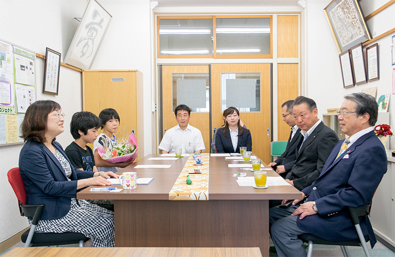 贈呈式・南河原小学校の掲載画像