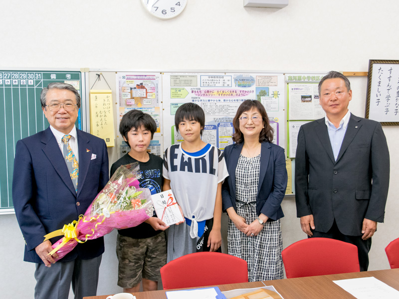 贈呈式・南河原小学校の掲載画像