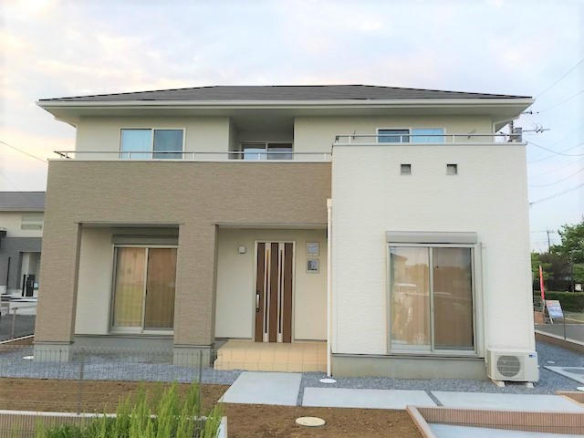広くて開放感のある玄関でお出迎えできるマイホーム