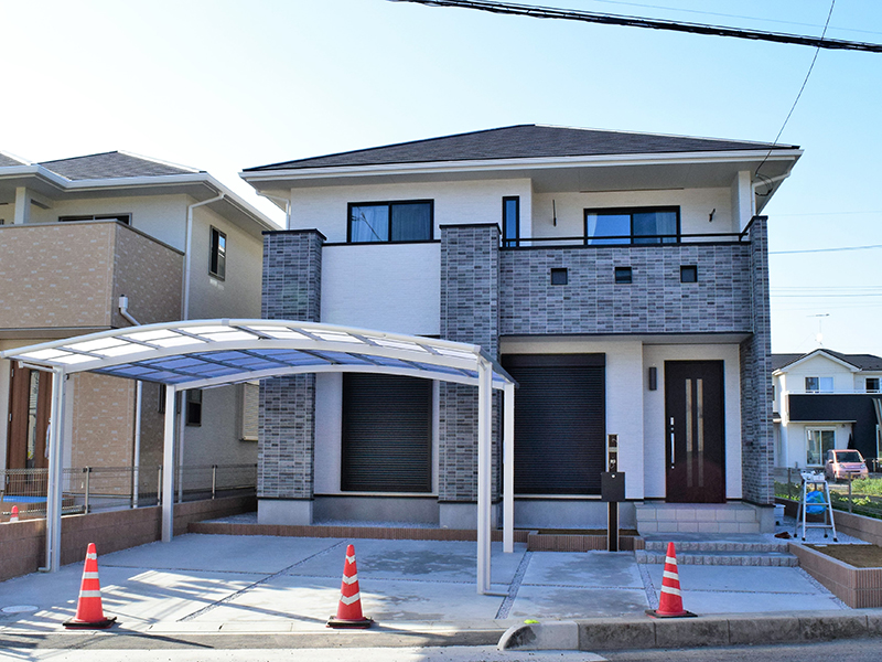 白と黒を基調としたモダン住宅