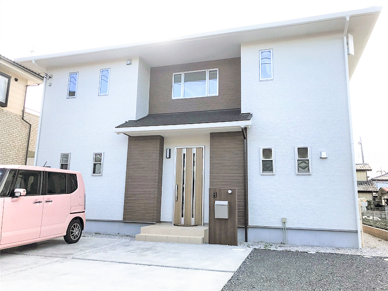 商業施設が近く生活しやすい立地！動線の良い間取りで家事も楽々です♪