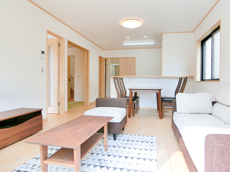 静かな住宅地で、収納が充実した希望の家を見つけました。