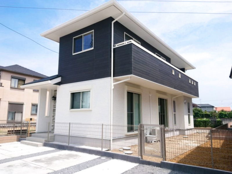 スタイリッシュな外観とこだわりの和室