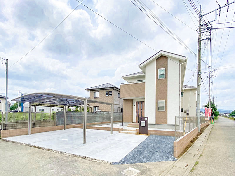 土地７１坪以上！ゆったりとした駐車場とお庭が魅力的。買い物等周辺環境も充実！